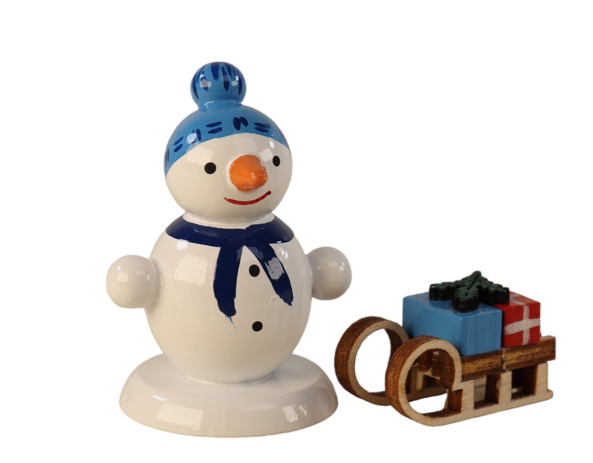 Schneemannfigur stehend Geschenkeschlitten, blaue Mütze
